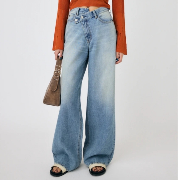 NEW Moussy Cross Waist Wide Straight Jeans Size 2 NEW Moussy Cross Waist Wide Straight Jeans Size 2